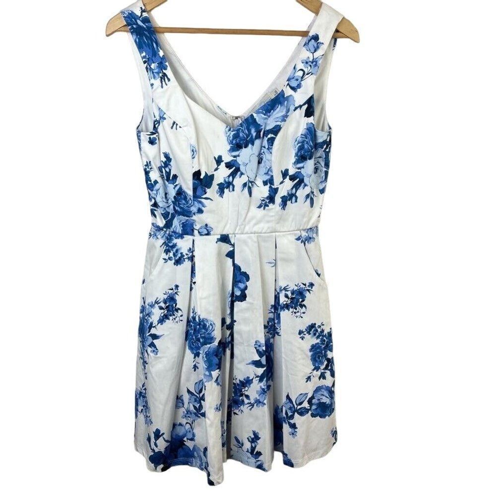 Jun & Ivy Dress Floral Fit And Flare White Blue Lined V Neck Strap Knit S New - Picture 1 of 14